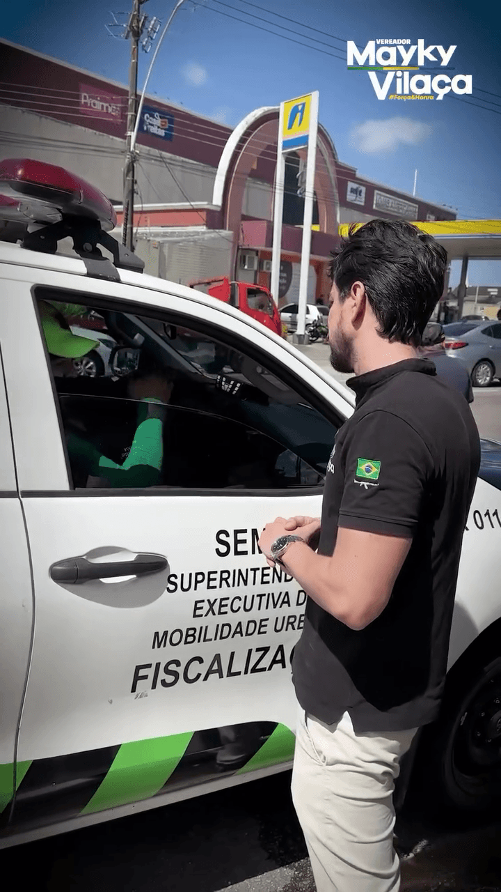Mayky Vilaça durante fiscalização de blitz com a Guarda Municipal.